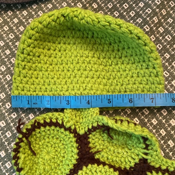 Bundle up baby in handmade turtle costume of knit hat attached to tortoise shell - Picture 4 of 8